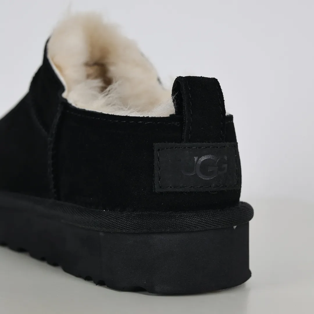 Pick up locally 💰520 Core recommendation Good price Independently developed original outsole, cashmere insole, keeping warm in winter, suitable for home use. In recent years, uug has launched a style series, which is partially skewed towards the preferences of young consumers, and has also been at the forefront of fashion trends. Shoe body material, water-repellent coated suede upper, 17mm UGGPURE™ implanted wool insole, lightweight non-slip and comfortable rubber outsole, with brand LOGO, complete packaging, size: 35 36 37 38 39 40